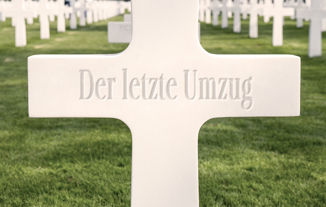 Massengrabstätte, weißes Kreuz als Blogbild für Der letzte Umzug