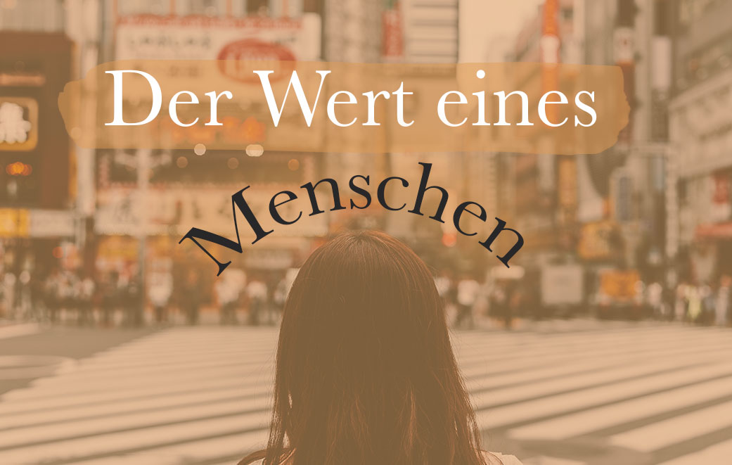 Person von hinten an einer Kreuzung in der Großstadt Blogbild zum Thema: Der Wert eines Menschen