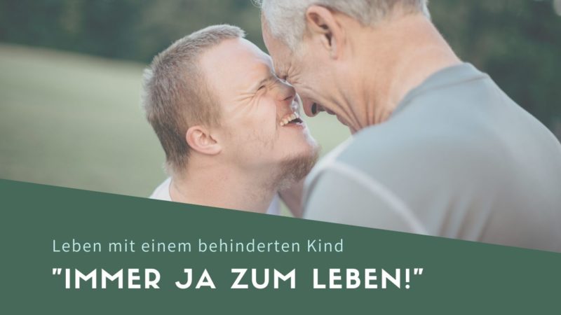 Vater und Sohn mit Down Syndrom lachen sich an als Blogbild für Leben mit einem behinderten Kind "Immer Ja zum Leben!"