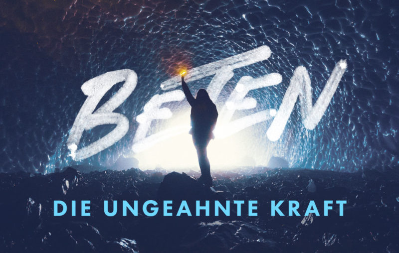 Person mit Fackel in einer Höhle als Blogbild für Beten - die ungeahnte Kraft