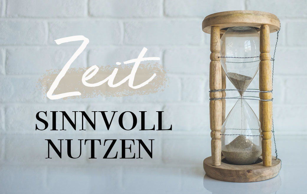 Sanduhr aus Holz als Blogbild für Zeit sinnvoll nutzen