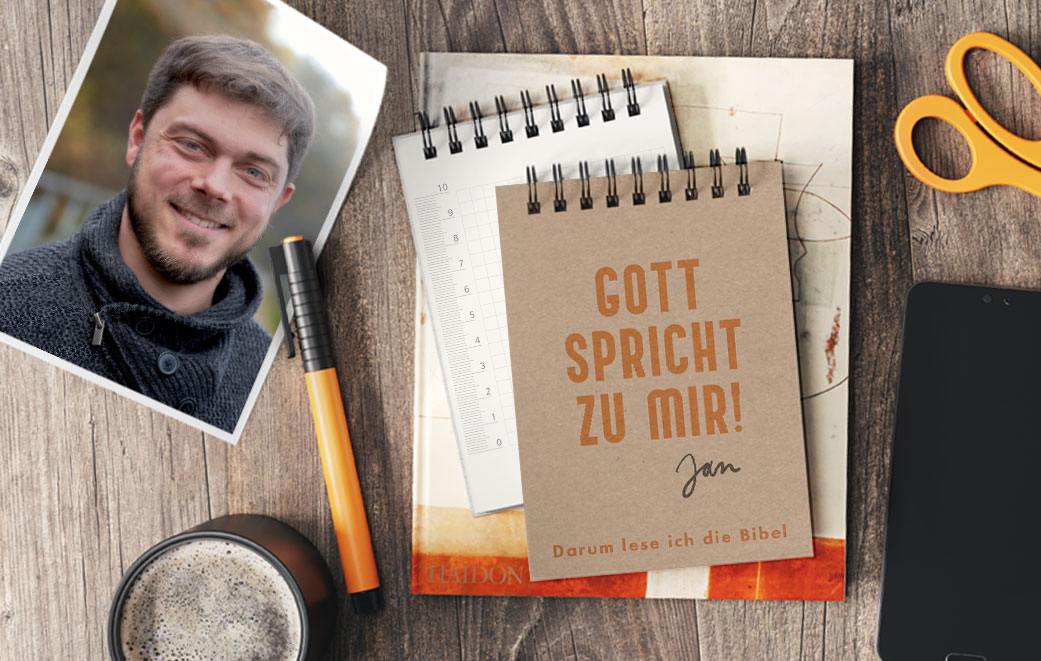 Schreibtisch, Stift, Schere, Kaffetasse, Bibel, Gott spricht zu mir