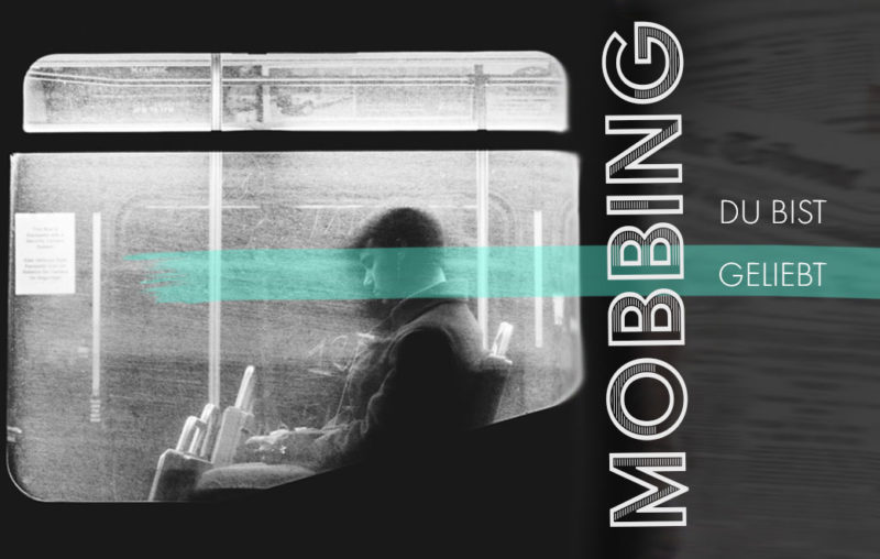 Mobbing schwarz weiß Person im Fenster, gedrückte Stimmung